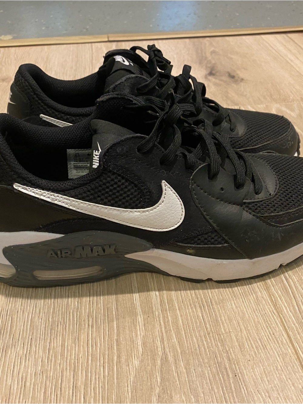 Nike Menโs Black and White Air Max Athletic Sneakers